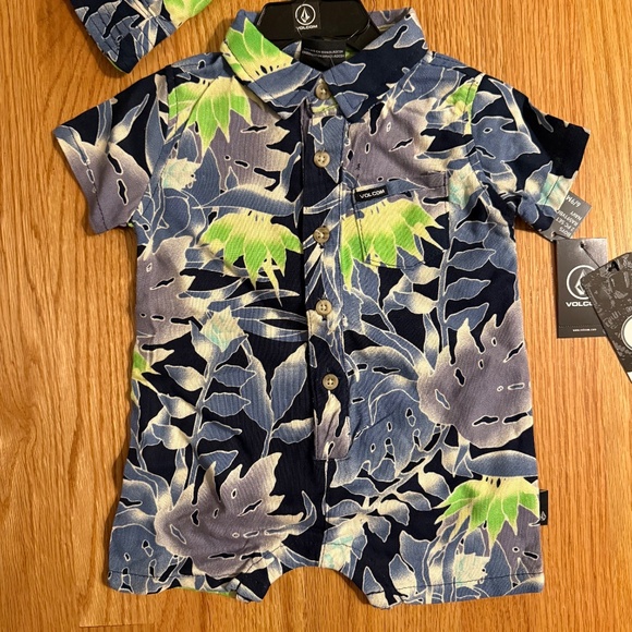 Volcom Baby Boy 1 Piece Outfit W/Matching Hat - Picture 2 of 10